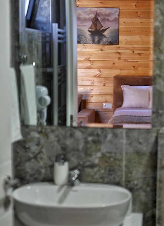 Bujtina Siar Hotel Pogradec Eksteriør billede