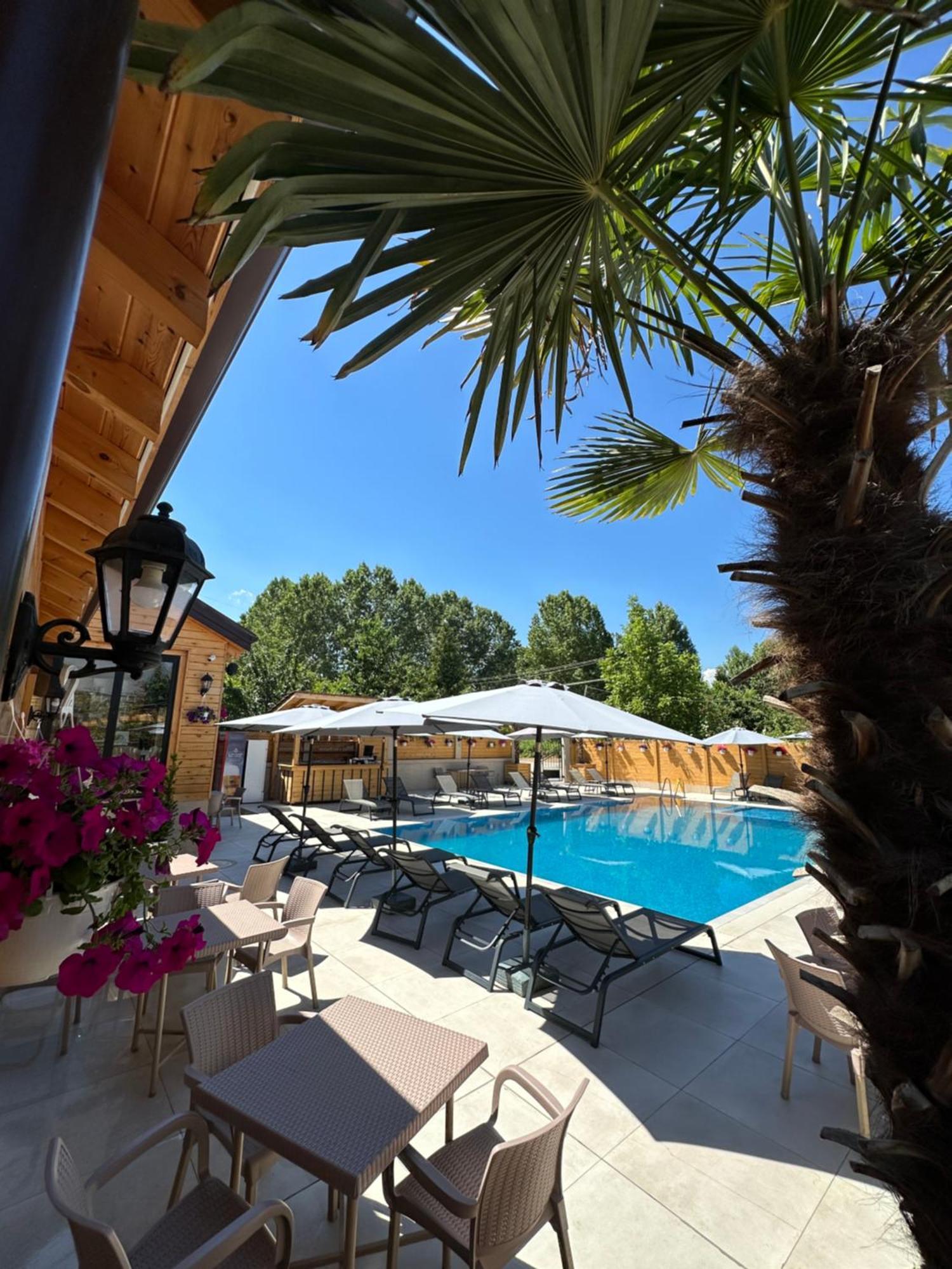 Bujtina Siar Hotel Pogradec Eksteriør billede
